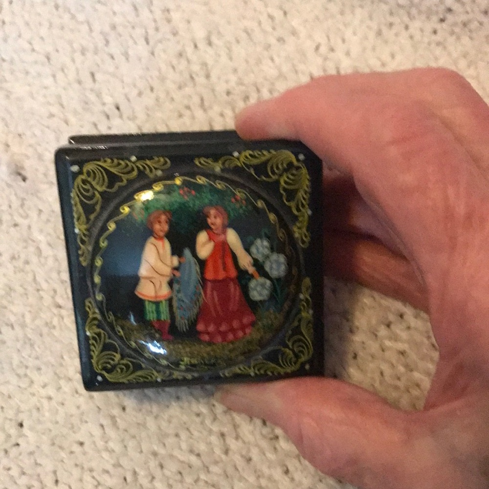 Hand-Painted Russian Fable Lacquered Trinket Box in Black and Red